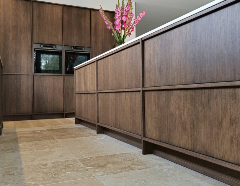 Japandi keuken met houten fronten